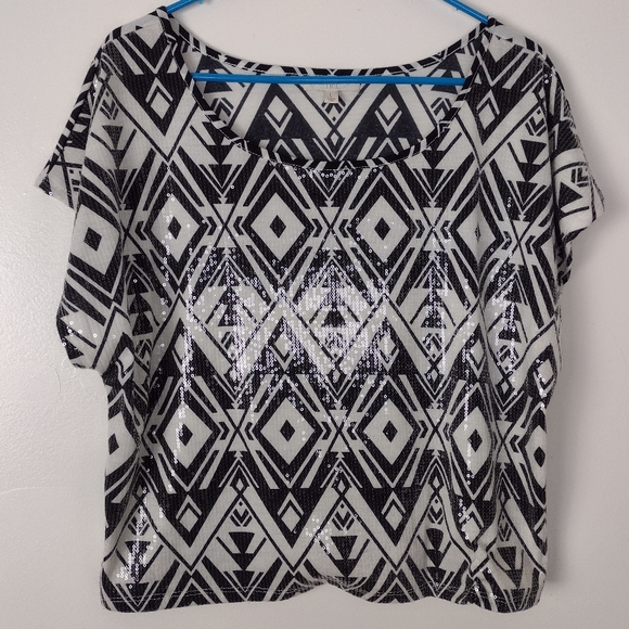 Love, Fire Aztec Print Top Size Junior's Large Black and White Print - Picture 3 of 13